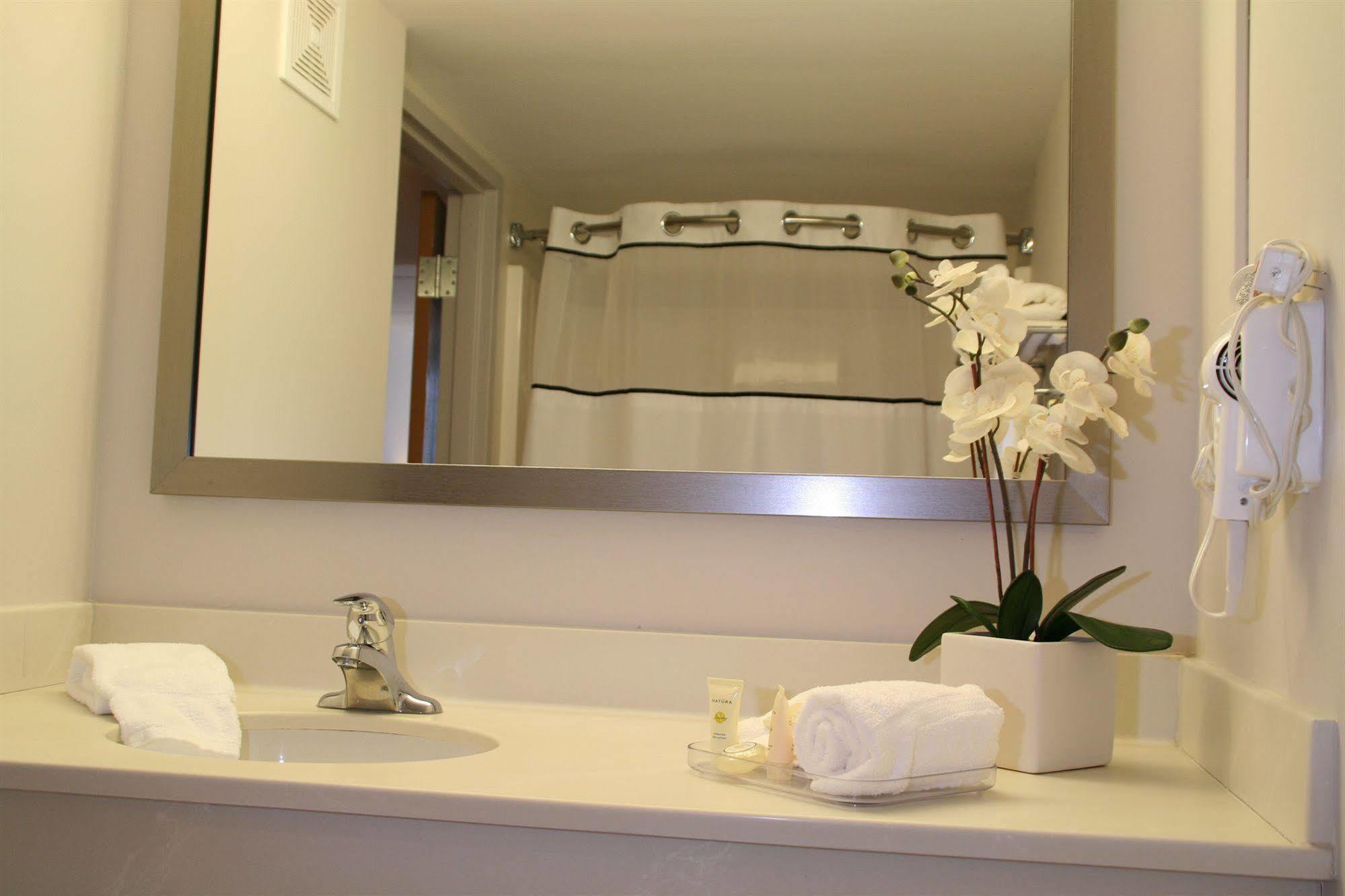 University Inn Минеаполис Екстериор снимка